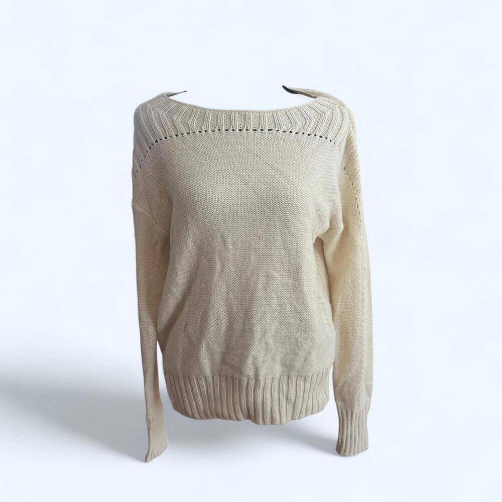Vintage 2000 Cream GAP sweater with a relaxed fit Size Medium